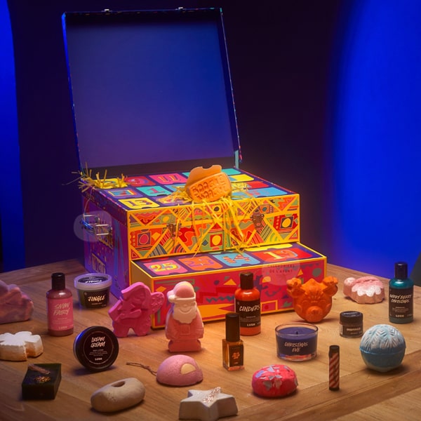 calendrier de l'avent lush 2023 coffret ouvert avec contenu