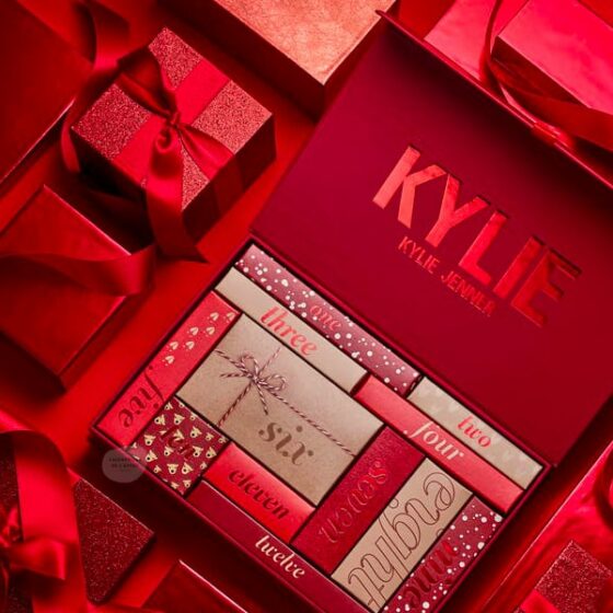 Calendrier de l'Avent Kylie Cosmetics by Kylie Jenner 2022 Calendrier de l'Avent Kylie Cosmetics by Kylie Jenner 2022